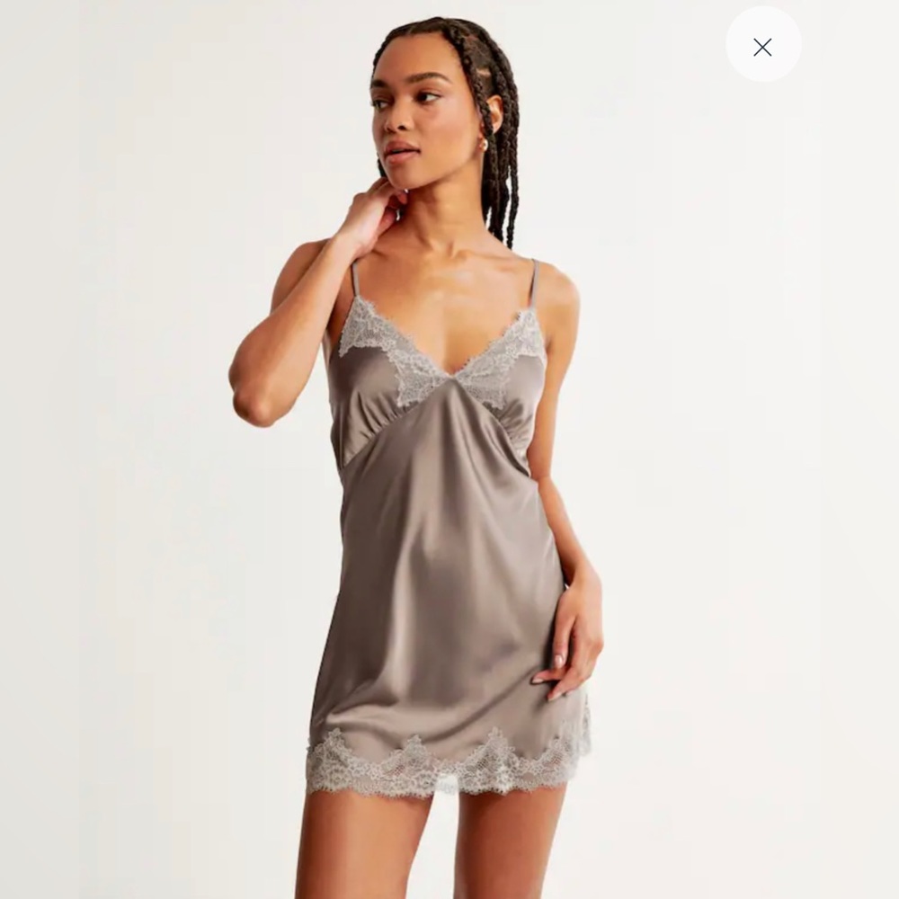 Lace and satin nightie - NWT size small.